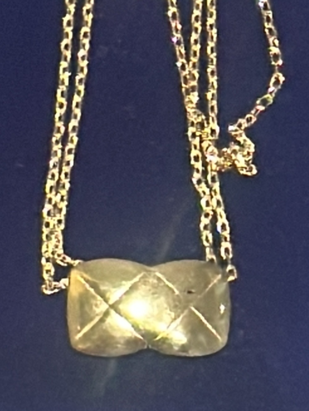 Real 18-Karat Yellow Gold Quilted Bar Pendant Necklace